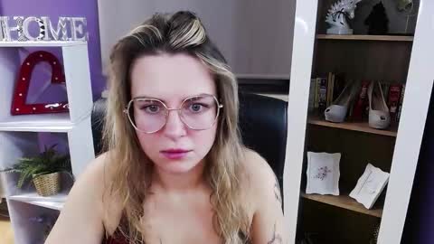 Snapshot of blackrosezoey chatting on December 2025 05:39:02 AM Z O E Y online show from December 2025 05:39:02 AM