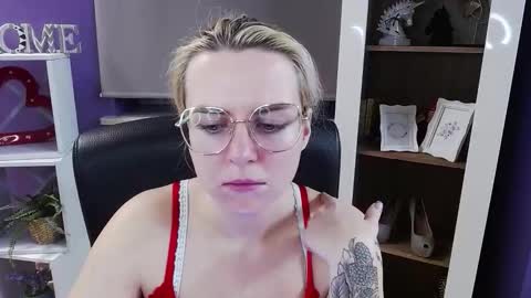 Z O E Y online show from February 2026 05:38:02 AM