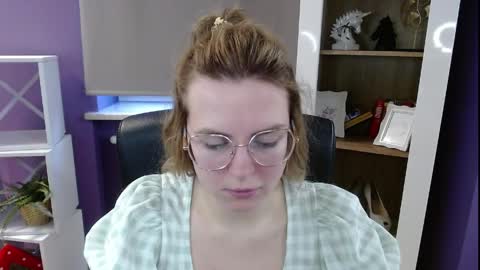 Z O E Y online show from April 2026 05:07:02 AM