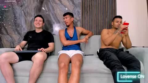 Snapshot of bless_my_neighbor chatting on March 2025 07:22:01 PM The Best Models online show from March 2025 07:22:01 PM