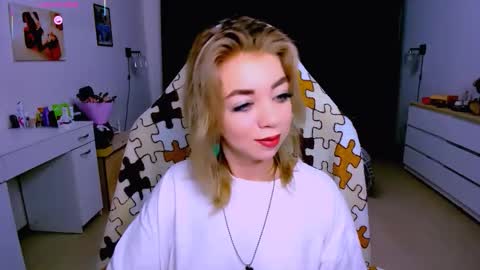 Nicole online show from September 2025 04:01:02 AM