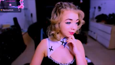 Nicole online show from November 2025 01:10:01 PM