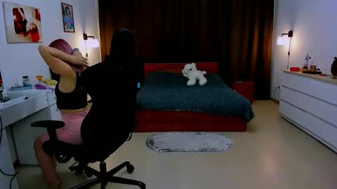 Nicole online show from December 2024 10:01:02 AM