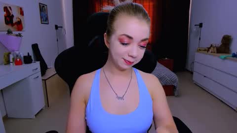 Nicole online show from October 2025 08:11:02 AM