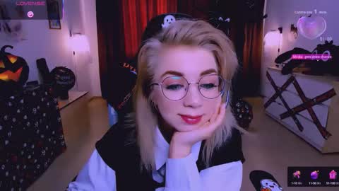 Nicole online show from October 2025 05:49:02 AM