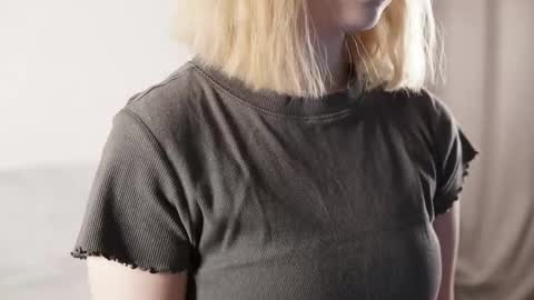 Mila online show from December 2025 03:38:02 PM