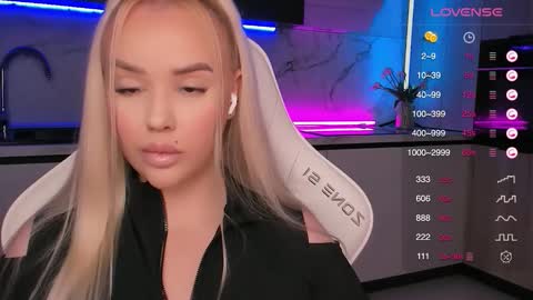 Lana online show from September 2025 02:22:01 AM