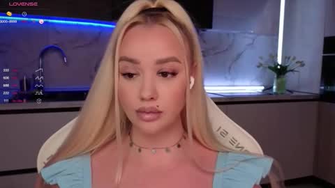 Lana online show from September 2025 08:37:02 AM