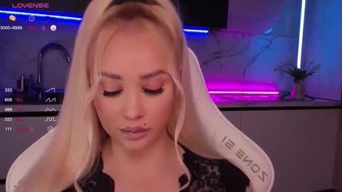 Lana online show from October 2025 07:20:02 AM