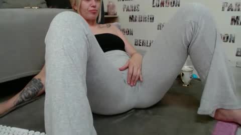 Snapshot of blonddaiana23 chatting on May 2026 07:00:01 PM blonddaiana23 online show from May 2026 07:00:01 PM