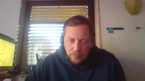 blonde32m online show from November 2025 02:18:01 PM