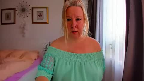 Nicole online show from February 2026 06:22:01 AM