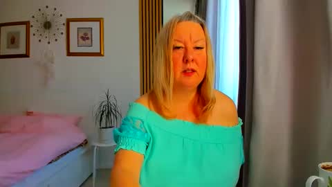 Snapshot of blonde_angel20 chatting on March 2026 06:54:01 AM Nicole online show from March 2026 06:54:01 AM