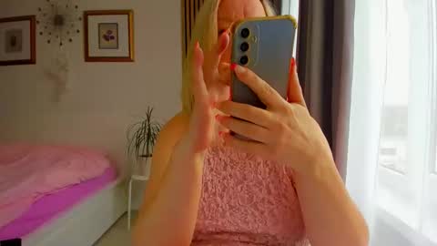 Snapshot of blonde_angel20 chatting on March 2026 05:57:01 AM Nicole online show from March 2026 05:57:01 AM