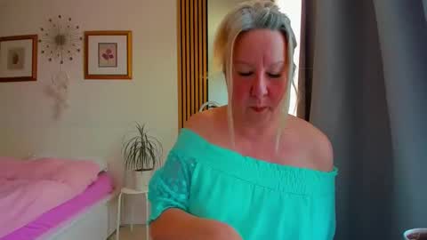 Snapshot of blonde_angel20 chatting on March 2026 03:27:01 PM Nicole online show from March 2026 03:27:01 PM