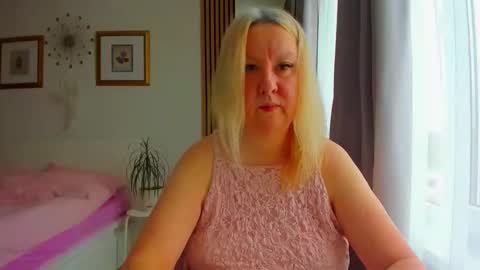 Snapshot of blonde_angel20 chatting on March 2026 05:21:02 AM Nicole online show from March 2026 05:21:02 AM