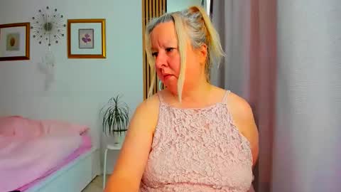 Snapshot of blonde_angel20 chatting on March 2026 08:41:02 AM Nicole online show from March 2026 08:41:02 AM