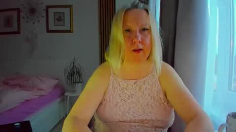 Snapshot of blonde_angel20 chatting on March 2026 04:44:01 PM Nicole online show from March 2026 04:44:01 PM