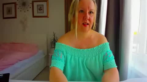 Snapshot of blonde_angel20 chatting on April 2026 04:37:01 PM Nicole online show from April 2026 04:37:01 PM