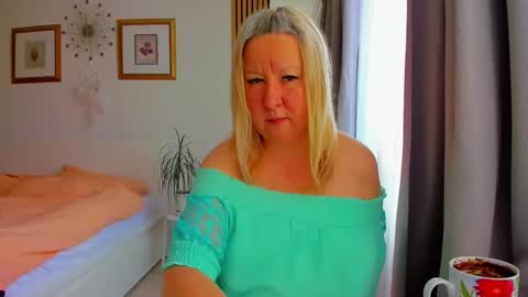 Snapshot of blonde_angel20 chatting on April 2026 07:14:01 AM Nicole online show from April 2026 07:14:01 AM