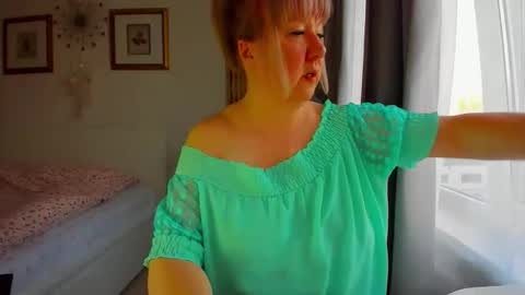 Snapshot of blonde_angel20 chatting on April 2026 03:23:01 AM Nicole online show from April 2026 03:23:01 AM