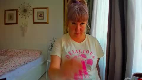 Snapshot of blonde_angel20 chatting on April 2026 03:46:02 AM Nicole online show from April 2026 03:46:02 AM