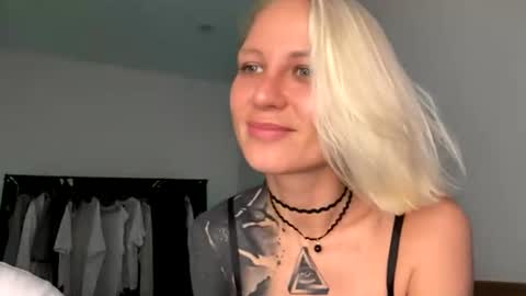 Snapshot of blonde_fuck_couple chatting on June 2026 12:24:01 AM blonde_fuck_couple online show from June 2026 12:24:01 AM