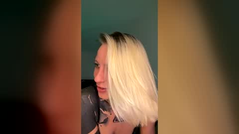 Snapshot of blonde_fuck_couple chatting on June 2026 12:11:01 AM blonde_fuck_couple online show from June 2026 12:11:01 AM