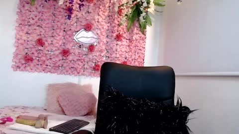 blonde_squirt_ online show from December 2024 01:01:02 AM