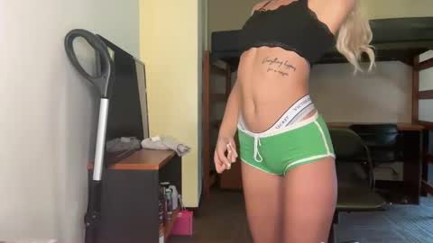 Blondebunnyx online show from September 2025 04:17:01 PM