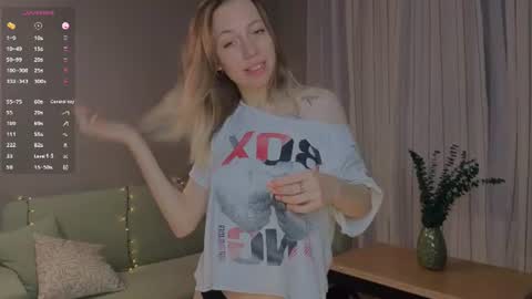 Snapshot of blondekelly chatting on June 2026 05:37:02 PM Kelly online show from June 2026 05:37:02 PM
