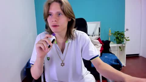 Snapshot of blondie_lover69 chatting on January 2025 08:07:01 PM Maleeth online show from January 2025 08:07:01 PM
