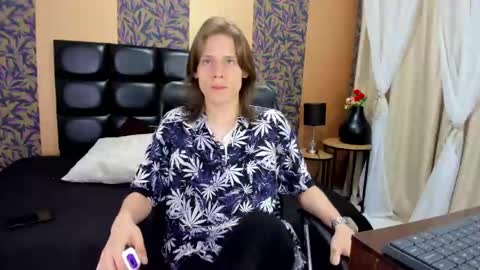 Snapshot of blondie_lover69 chatting on February 2025 07:35:02 PM Maleeth online show from February 2025 07:35:02 PM