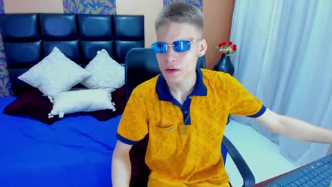 Snapshot of blondie_lover69 chatting on February 2025 07:38:02 PM Maleeth online show from February 2025 07:38:02 PM