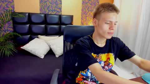 Snapshot of blondie_lover69 chatting on February 2025 07:52:02 PM Maleeth online show from February 2025 07:52:02 PM