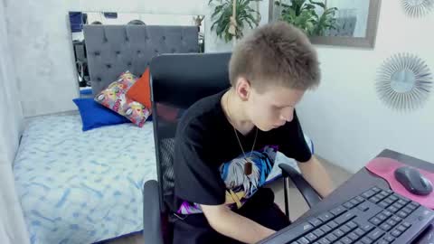 Snapshot of blondie_lover69 chatting on March 2025 07:07:02 PM Maleeth online show from March 2025 07:07:02 PM