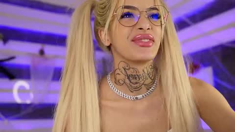 Snapshot of blondie_muller chatting on November 2025 09:04:02 PM blondie_muller online show from November 2025 09:04:02 PM