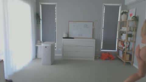 Snapshot of blondiewithapeach chatting on November 2025 02:23:02 AM blondiewithapeach online show from November 2025 02:23:02 AM