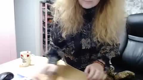 Snapshot of blondmilfs chatting on January 2025 03:11:01 AM BlondMILfs online show from January 2025 03:11:01 AM