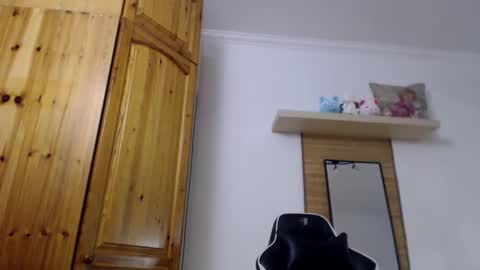 Snapshot of blondyelena chatting on November 2025 07:54:01 AM blondyelena online show from November 2025 07:54:01 AM