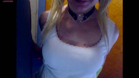 Snapshot of blontsex chatting on December 2024 09:13:01 PM Blontsex online show from December 2024 09:13:01 PM