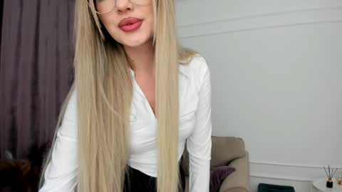 Sophia online show from January 2025 02:03:01 AM