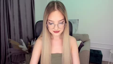 Sophia online show from January 2025 07:51:01 PM