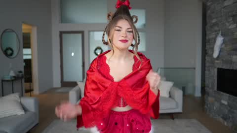 Snapshot of bloomyogi chatting on December 2024 10:43:02 PM Emma Bloom online show from December 2024 10:43:02 PM