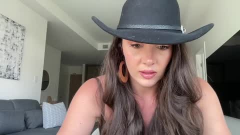 Snapshot of bloomyogi chatting on May 2026 09:42:01 PM Emma Bloom online show from May 2026 09:42:01 PM