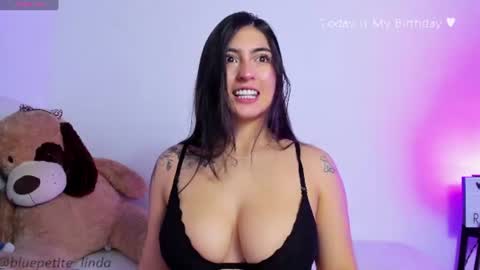 Snapshot of blue_petite chatting on June 2026 03:24:01 PM Linda online show from June 2026 03:24:01 PM