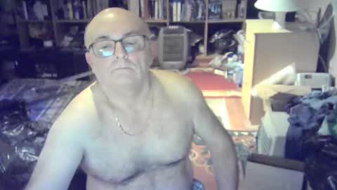 Snapshot of bluebox65 chatting on December 2025 06:49:01 PM bluebox65 online show from December 2025 06:49:01 PM