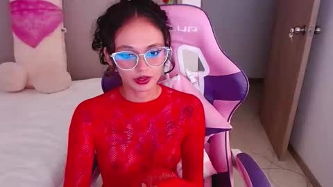Snapshot of bluee_v chatting on June 2026 01:39:01 AM Im Abril .. Nice to meet you thumb up me please its important INDEPENDENT MODEL online show from June 2026 01:39:01 AM