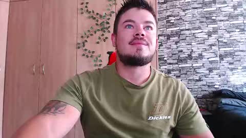 blueeyeboy0 online show from October 2025 08:18:02 AM