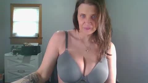 BlueEyedDDVixen online show from April 2026 01:36:02 PM